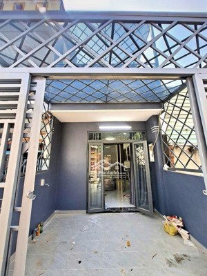 nhà bán 5 phòng ngủ có 2 phòng ngủ dưới đất đường trước nhà 6m. đường huỳnh tấn phát gần cầu phú mỹ