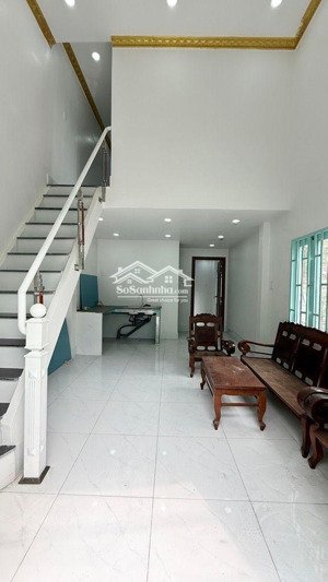 ngay lê trọng tấn nhà đẹp 2 tầng- 3 phòng ngủ- hẻm xe hơi quay đầu-sổ riêng hoàn công. chỉ hơn 3 tỷ