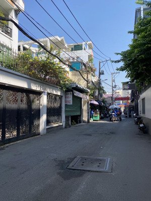 bán đất 60m2 (ngang hơn 4m), đường 10m, xây được 6 tầng, đang mở quán cafe kd, giá nhỉnh 11tỷ