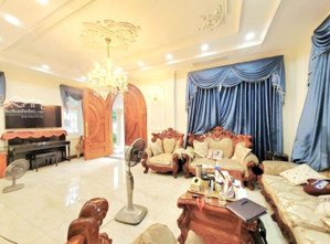 bán gấp biệt thự mặt tiền vip tên lửa 6 tầng, hầm, thang máy, hồ bơi, ngang bề thế 10m