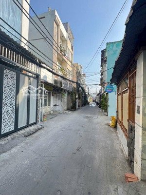 gấp bán nhà huỳnh tấn phát sát bên phú mỹ hưng trung tâm quận 7, dt: 40m2 giá 3tỷ2 còn thương lượng