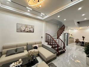 siêu phẩm! phố hào nam, mặt ngõ kd, gần phố ôtô đỗ cách 30m, nhà dân xây chắc chắn, ở sướng 45m2 5t