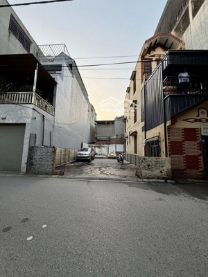 cần bán gấp 130m đất phố sài đồng, phù hợp chia lô hoặc xây biệt thự sân vườn