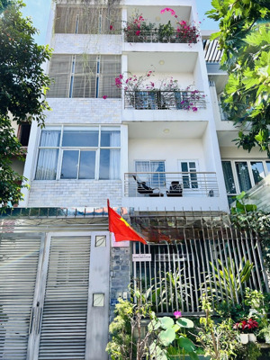 bán nhà đường thăng long diện tích: 6x18m trệt 3 lầu