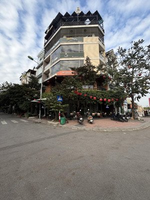 bán lô đất khu đấu giá việt hưng -85m2 -mặt tiền 5m - đường 12m - ngay quận uỷ-công viên long biên