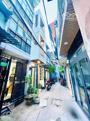 nhà 3 tầng, hẻm 4m, lạc long quân tb, giáp q.10 - dtsd 49m2 - tặng nội thất cao cấp