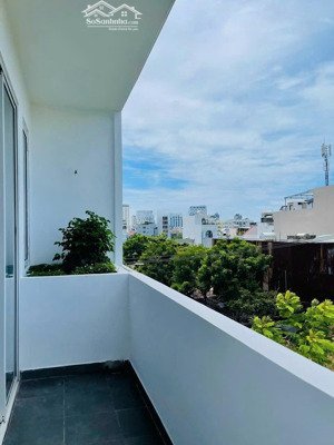 siêu hot. toà căn hộ doanh thu khủng, mặt đường đỗ bá. diện tích 140m, ngang 6m. giá chỉ 35 tỷ