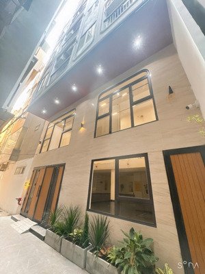 hàng vip hiếm có - ô tô vào nhà sát đh y hà nội - 8 tầng lừng lững đẹp - doanh thu 180tr/th