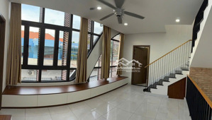 siêu phẩm nhà đẹp 3 tầng kiến trúc hiện đại vị trí trung tâm ngay vincom thủ đức