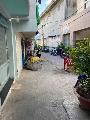 nhà cấp 4 hẻm 4m 870/ đường tỉnh lộ 10 thông hẻm 842, dt 4,55*14m vị trí đẹp