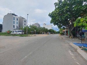 bán lo đất góc 330m2 . giá 13ty500tr.