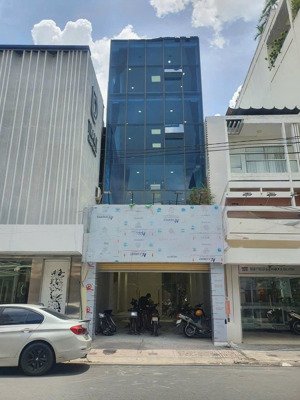 cho thuê nguyên căn mặt tiền hai bà trưng tân định, quận 1. ngang 4,8m dài 20m, trệt lửng 3 lầu