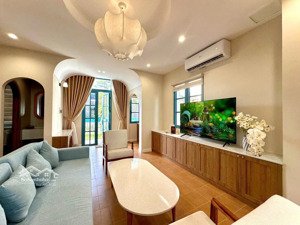 biệt thự full nội thất nằm trên trục chính 16m giá chỉ 5.5 tỷ xách vali vào ở ngay