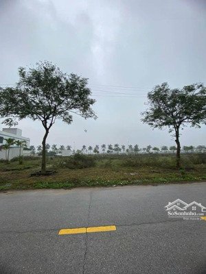 em cần bán gấp lô đất tại khu đô thị kim sơn, vị trí đẹp, gần chợ, mặt đường 10,5m