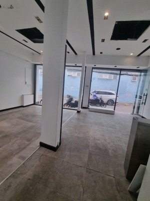 nhà rộng rãi, 8 x 10m, 1 trệt 2 lầu, thích hợp kinh doanh - tuấn 