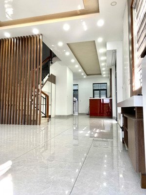 chỉ 30 tr/ tháng nhà phố góc dt 7x20m 1 trệt 3 lầu, lakeview city, nội thất cơ bản. lh 