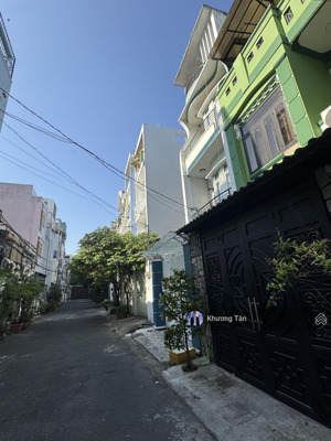 nhà cần bán gấp: hẻm nhựa 6m gò dầu ngay tân sơn nhì. dt: 5x20m, vuông vắn 100m2, ko lỗi, nhà 1 lầu