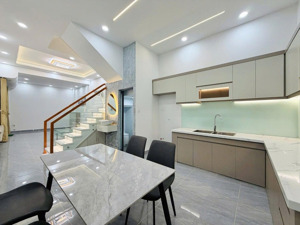 chỉ nhỉnh 5 tỷ, nhà mới full nt, cách mt nguyễn văn khối 50m. đường số 10 dt 4x12 3 tầng 4pn