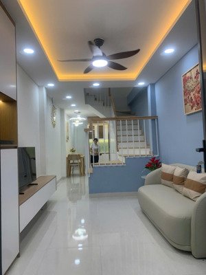 bán nhà gần chợ bình tây, đường hậu giang, quận 6 - dt:3x11m - trệt 2 lầu. giá: 5,6 tỷ