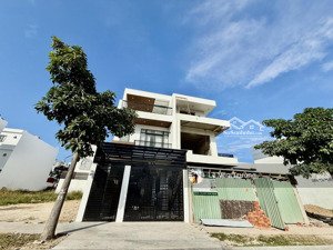 bán nhà 3 tầng mỹ gia gói 7. full nội thất đẹp,xịn,sang. đối diện sân bóng đá vui nhộn cả ngày