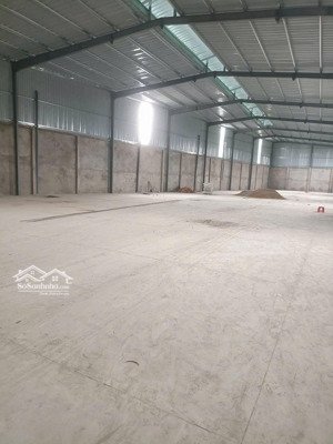 kho xưởng trần cao 12m khung kèo kiên cố, cont ngày đêm ko cấm tải. diện tích 900m2