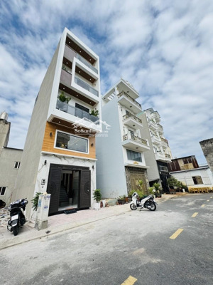 ngay khu tên lửa- đường 12m- 5 tầng- ngang 4.4m- full nội thất