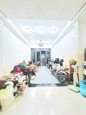 nhà đẹp q4- hẻm 4m- 60m2 - 5 tầng- 7pn- kdc hiện huữ - chỉ 8 tỷ nhỉnh