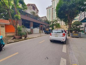 chính chủ cần bán biệt thự khu đô thị dịch vọng 306m mặt tiền 15m ngay sát công viên cầu giấy