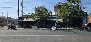 bán gấp 703m2 mặt tiền dt743 ngang 13,3m có sẵn 300m2 thổ cư . ngay cổng kcn tân đông hiệp b