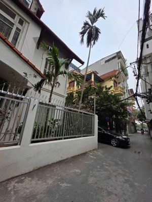 bán nhà hồng tiến + ái mộ , sổ đỏ 76m2 * m tiền 6m dáng biệt thự , mặt ngõ thông 5m canh wellspring