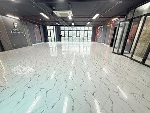 văn đẹp- mới- sáng diện tích 150m2 giá thuê chỉ 24 triệu/tháng tại nguyễn xiển