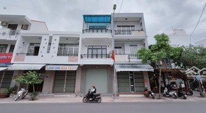 chủ giảm 800triệu nhà 3.5 tầng mặt tiền cửu long kinh doanh giá thấp nhất thị trường chỉ 15 tỷ