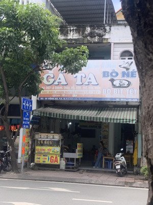 cho thuê dài hạn nhà mặt tiền lớn sát cạnh sân bay. giá cực rẻ (giảm 30 %)