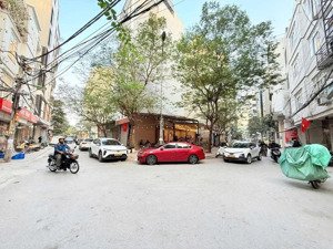 nhà khu triều khúc ngõ ô tô vf3 đỗ cửa ngõ thông 20m ra ô tô tránh nguyễn xiển vào