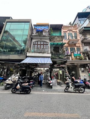 mặt phố hàng thiếc 28/60m2 -6,5 tỷ kinh doanh sầm uất, bước chân ra là phố đi bộ chợ đêm.