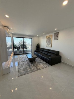 chính chủ bán căn 94,6m2. tầng trung, căn góc full nội thất. 2pn - 2vs. cửa đb ban công tn