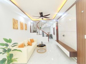 bán nhà phố miếu hai xã. nhà lô góc thoáng