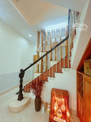 xuất cảnh bán gấp nhà đẹp 4 tầng huỳnh văn bánh - 76.8m2 - 12 tỷ - thiết kế đa năng