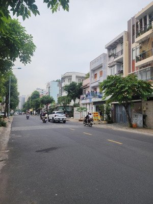 mặt tiền d2 man thiện - 120m2 (5x24m) thu 35tr/tháng chỉ 13.x tỷ!