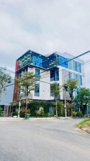 villa cao cấp mới xây gồm 10 phòng ngủ full nội thất đẹp, có thang máy, pccc đầy đủ