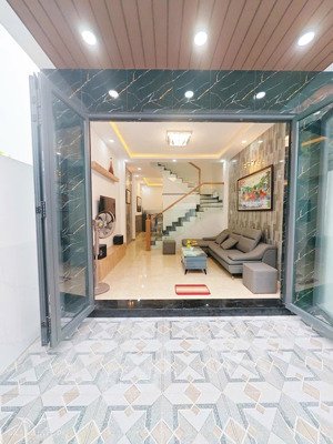 bán nhà 3 tầng mới hoàn thiện , đầy đủ nội thất - trung tâm nha trang