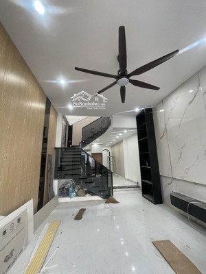 siêu phẩm nhà 2 tầng trung tâm hoàng diệu- kiệt ô tô thông nguyễn hoàng - vị trí vip