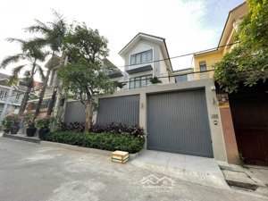 biệt thự view sông sg đường bình lợi - bình thạnh, dt: 10m * 20m, trệt, 2 lầu, áp mái