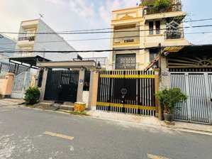 hàng đầu tư - nhà c4 (ngang 6.5m x dài 18m vuông vắn) đường thông - tt phước long b - giá: 10.5 tỷ