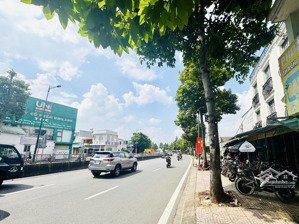 mặt tiền kinh doanh phạm văn đồng - 2 tầng - 33m2(4.1 x 8) - chỉ hơn 3 đồng - hàng cực hiếm.