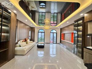 Hàng VIP! Lô góc - Ô tô tránh, MT 5m, 7 tầng thang máy, sổ nở hậu mang lại tài lộc cho gia chủ phố Phạm Văn Đồng, Cổ Nhuế.