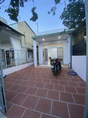 bán nhà rộng (dt: 110m2 - ngang 5m x 22m) sổ riêng thổ cư 100% đường oto p. bửu hoà. giá chỉ 2,6 tỷ