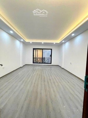 bán nhà ngõ phố hoa lư hai bà trưng, hà nội diện tích: 40m
kết cấu: 5 tầng, mt 4,5m