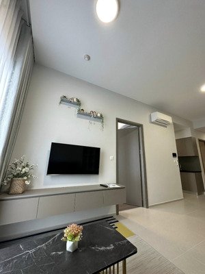 cần cho thuê gấp căn hộ golden mansion. dt: 85m2, 3pn, 2wc. giá 19tr/th. lh: 