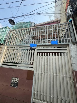 bán gấp nhà đoàn văn bơ 58,6x mt 3,3m, kdc hiện hữu giá chỉ 5 tỷ, đã có sổ